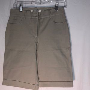 TravelSmith tan cotton shorts, size 6, excellent condition.